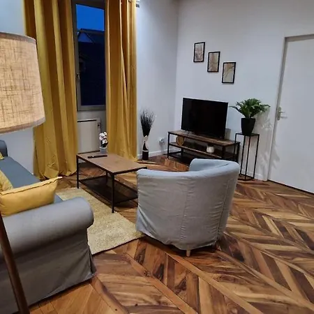 Apartment Charme, Confort & Vue Sur La Halle - Le Quilotoa Cremieu