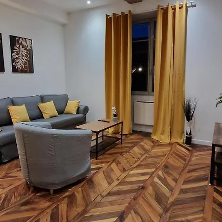 Charme, Confort & Vue Sur La Halle - Le Quilotoa Apartment Cremieu